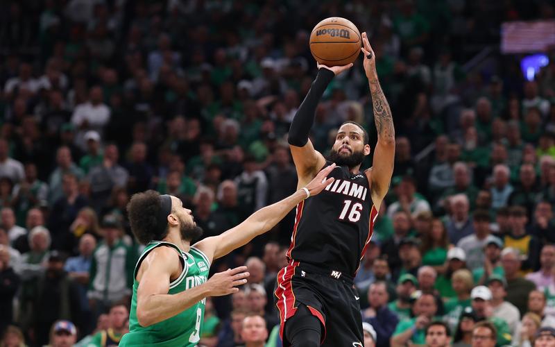 社区足球锦标赛：福建热火队胜出的简单介绍