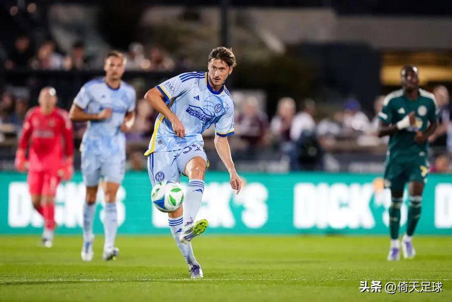 包含沃尔夫斯堡客场逼平沙尔克，积分继续攀升的词条