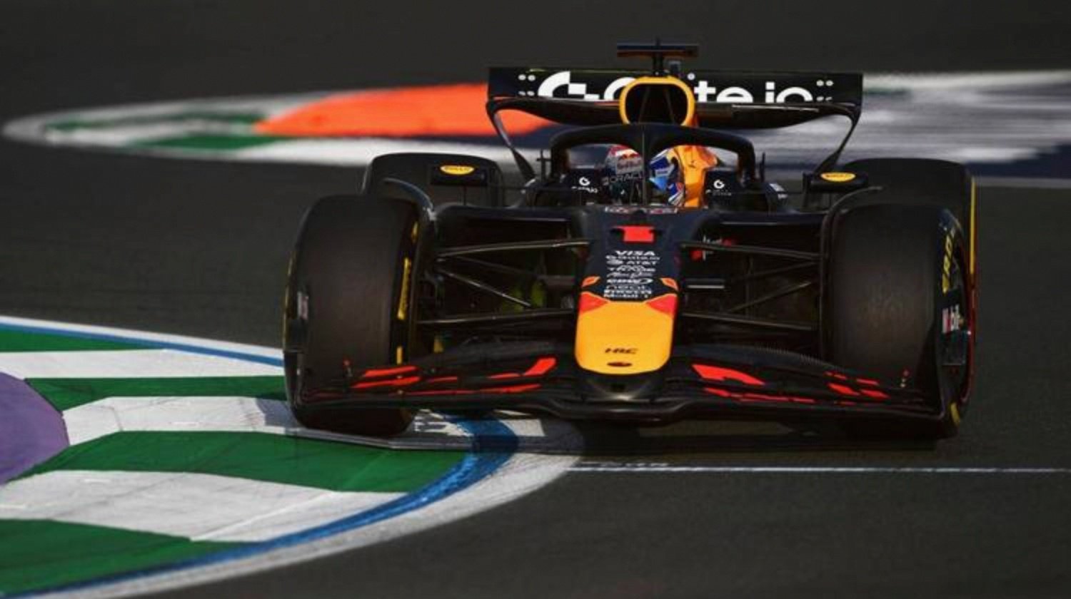 开云体育中国官网-梅赛德斯力克迈凯伦，维斯塔潘带队取胜的简单介绍