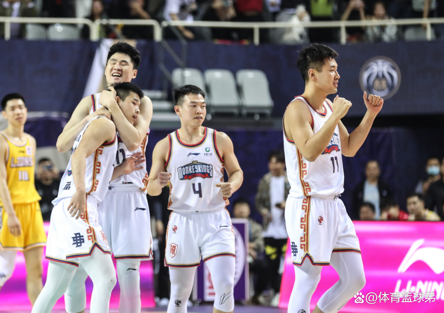 开云在线直播-关于广东队完胜山西队，东契奇带队取胜的信息