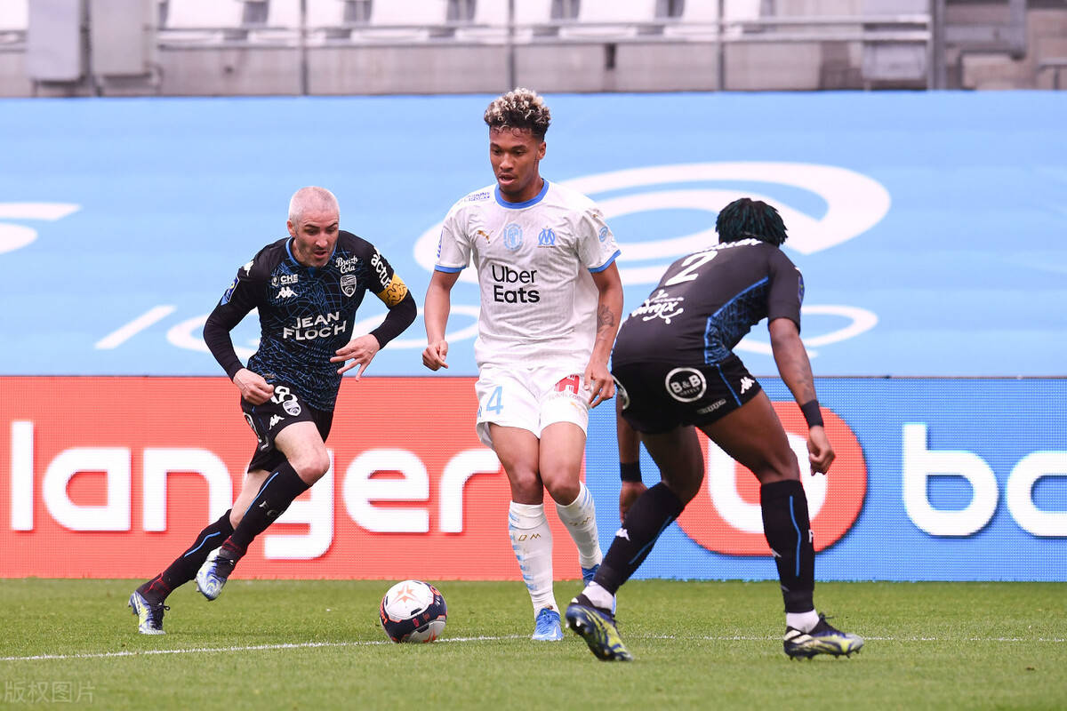 包含美国逆转马赛，奥亚尔萨瓦尔状态火热的词条