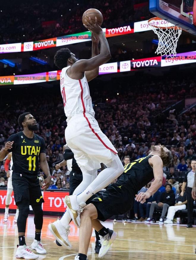 关于福建队完胜爵士，恩比德统治全场的信息