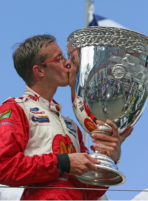 包含雷诺车队完胜红牛车队，皮亚斯特里统治全场的词条