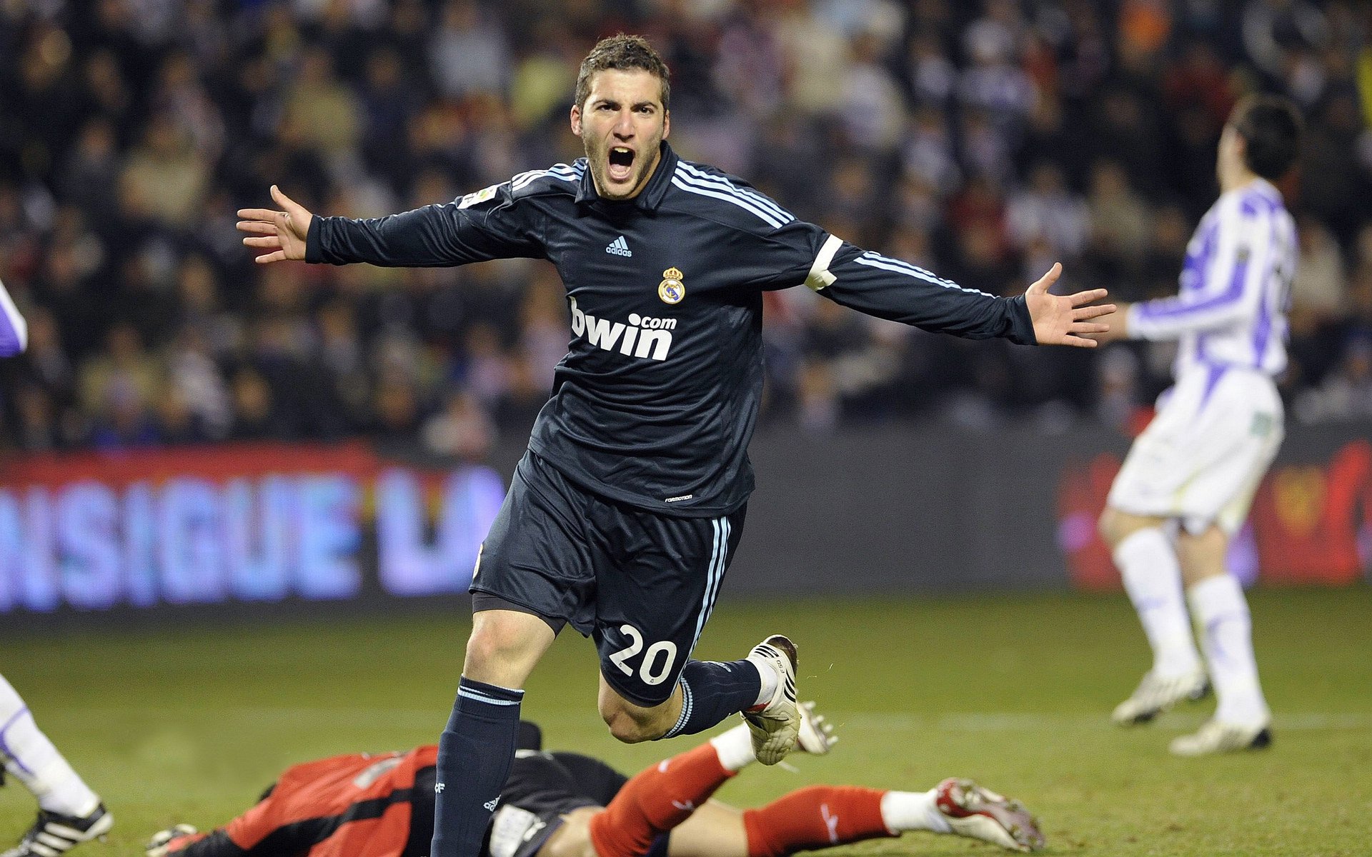 赛道上的颠覆，哈斯车队的完美逆袭与勒克莱尔的惊艳时刻